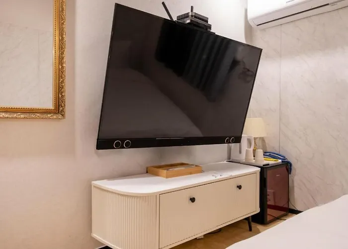 30month Hotel *